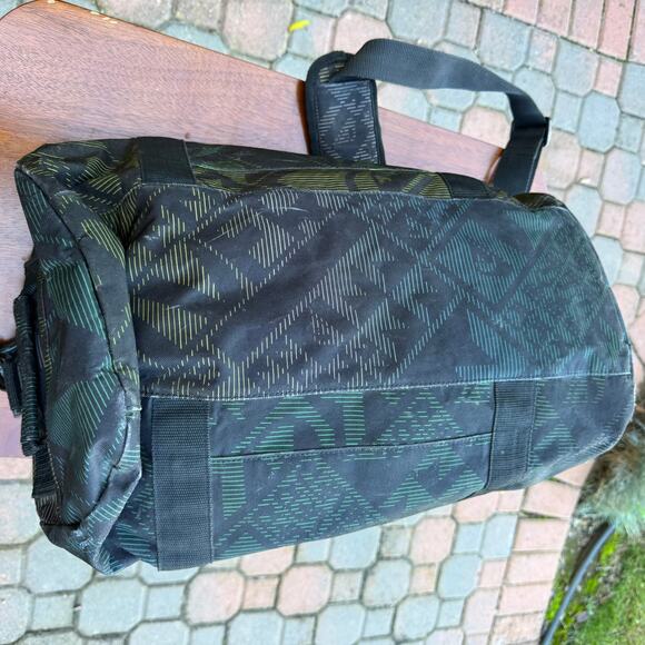 Vintage QuikSilver Duffel Bag 21x12x10 Black Green Yellow - Picture 8 of 12